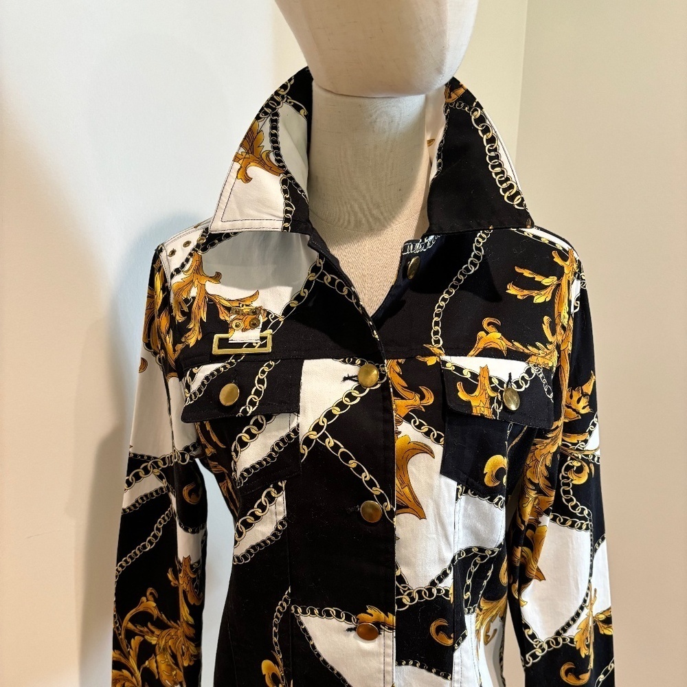 90s ACANTHUS & CHAIN JEAN JACKET WHITE, BLACK, & GOLD PATTERN BRASS TONE DETAILS - Picture 6 of 11